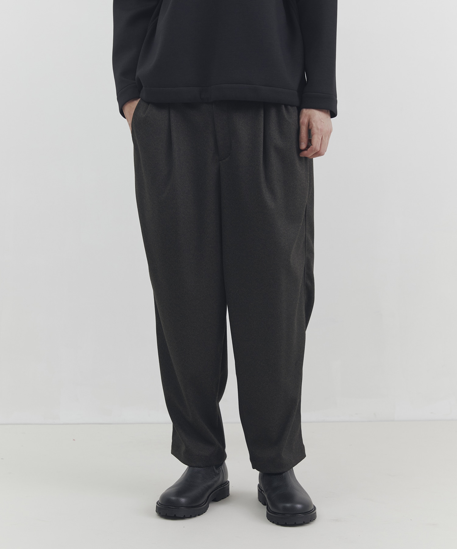 Warm-flex ワイドテーパードパンツ