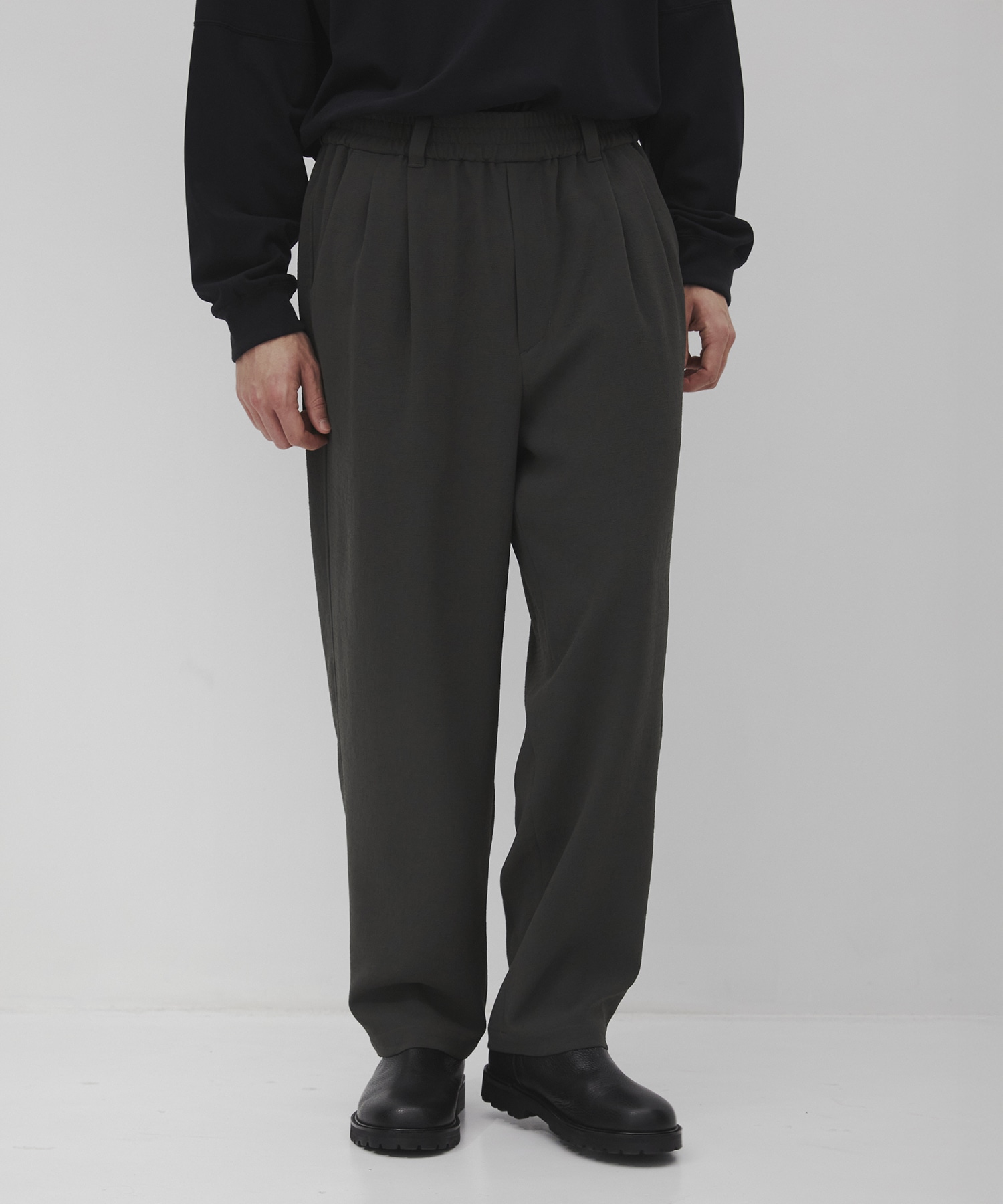 Multi-flex ワイドテーパードパンツ