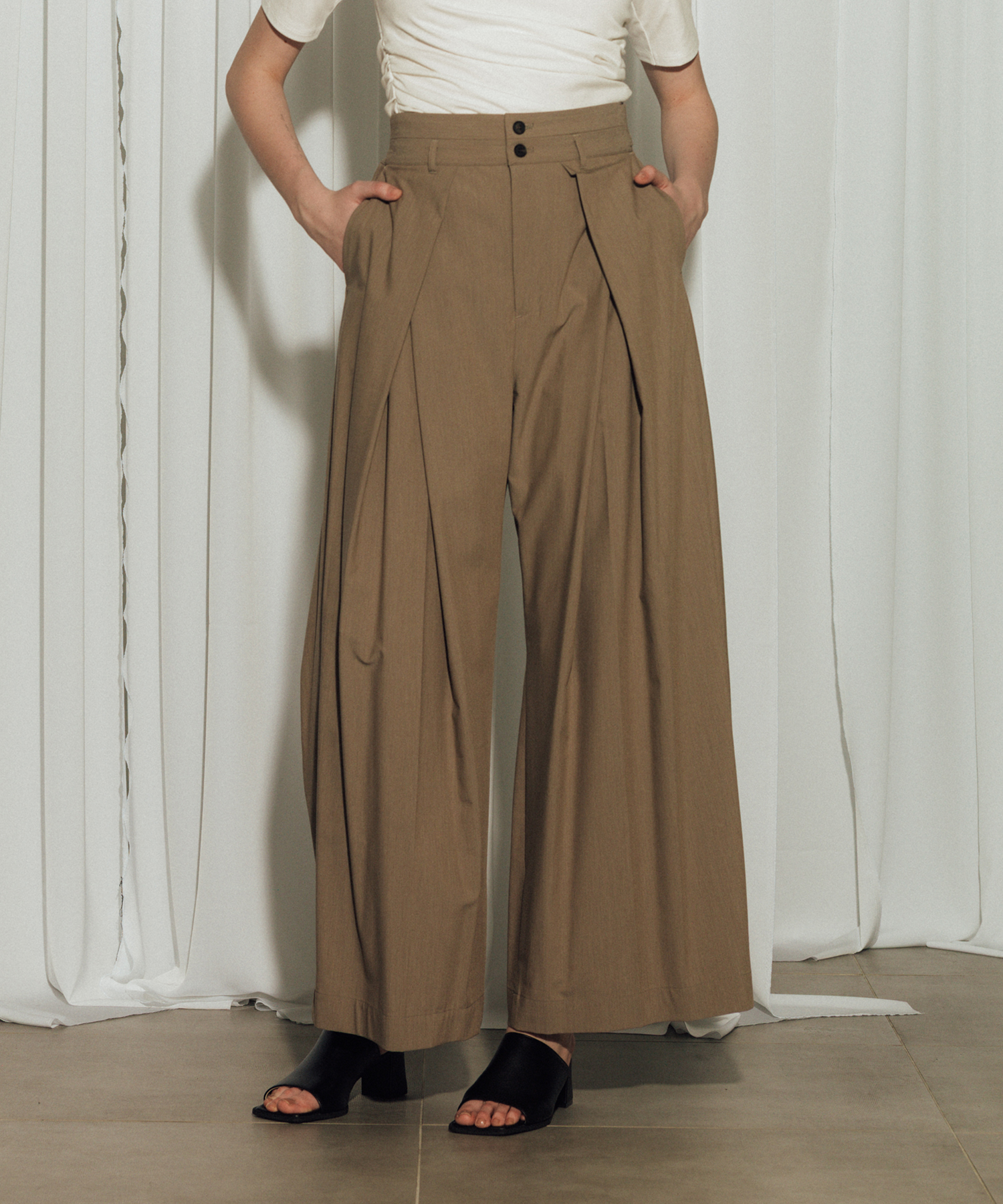 【残りわずか】Belt Arranged Tuck Wide Pants