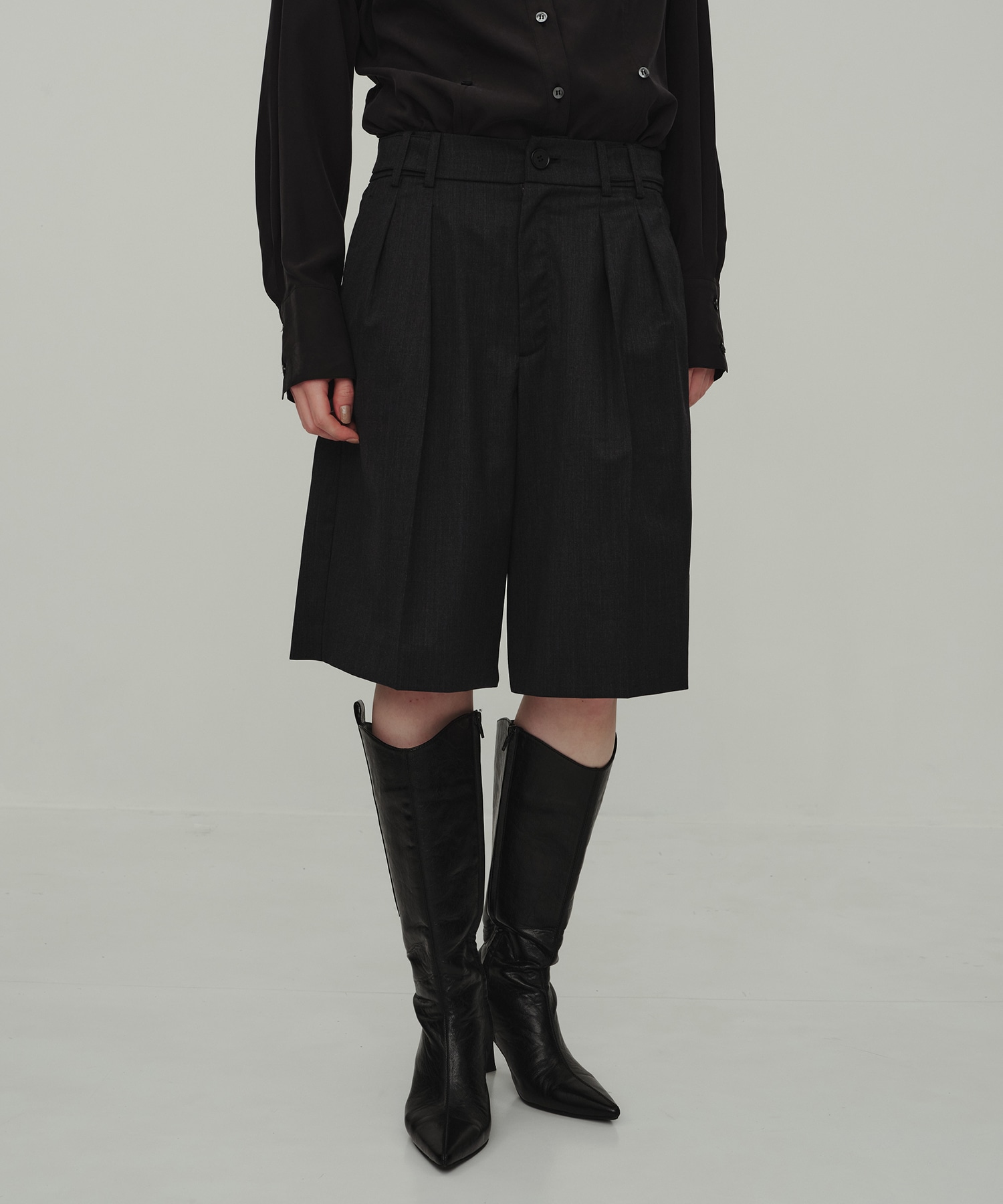 Wool Tuck Half Pants