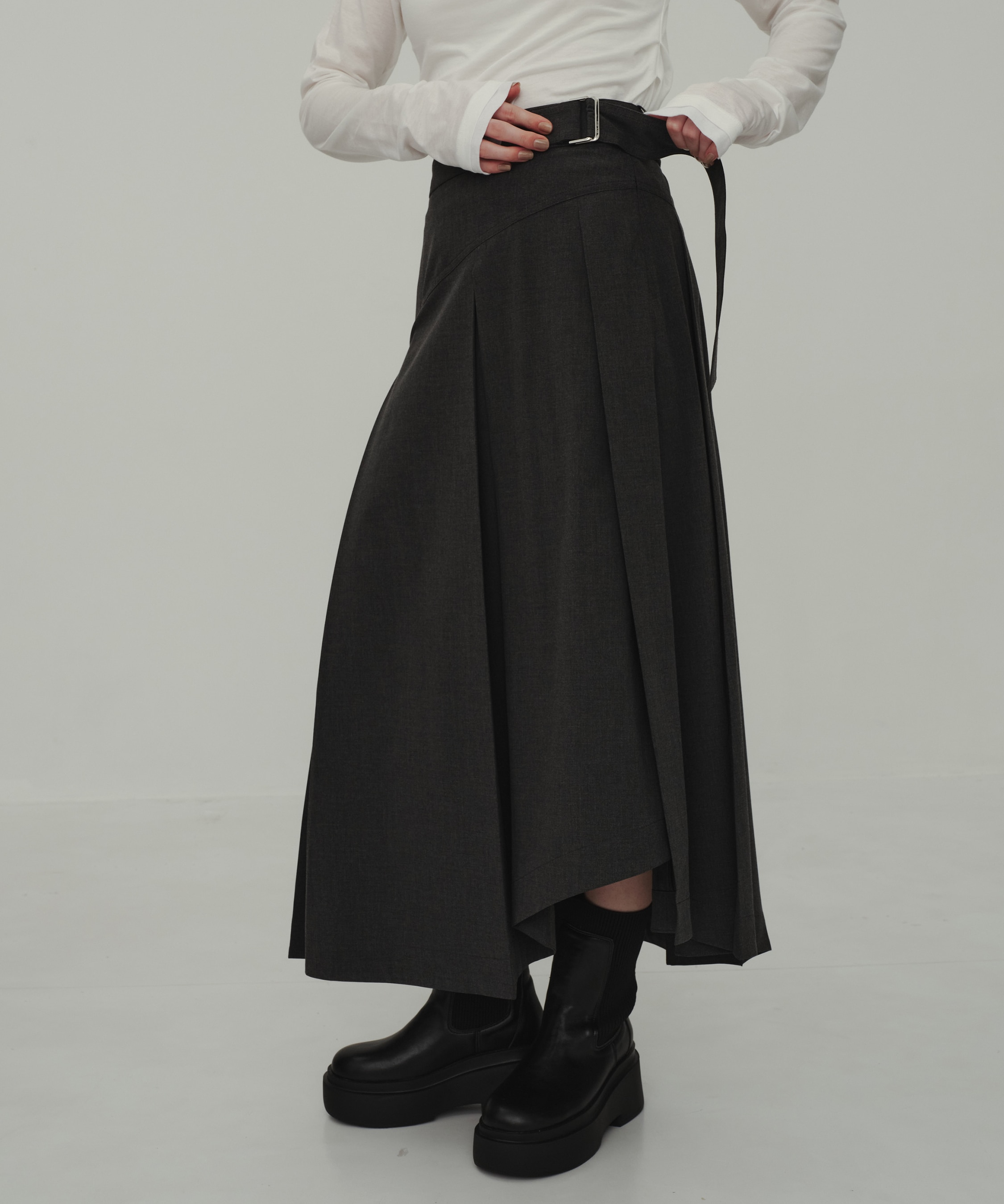 Asymmetry Tuck Skirt