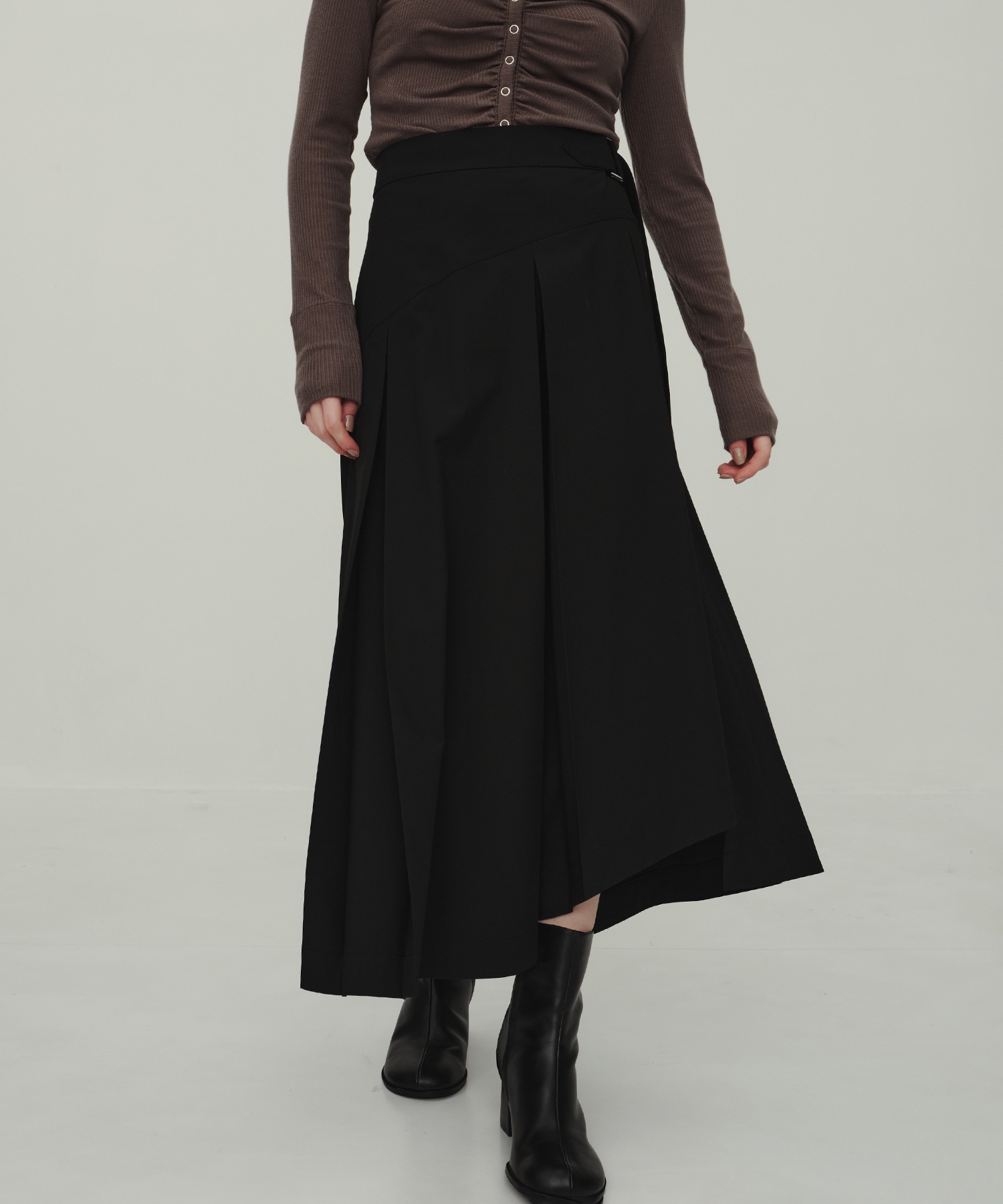 Asymmetry Tuck Skirt