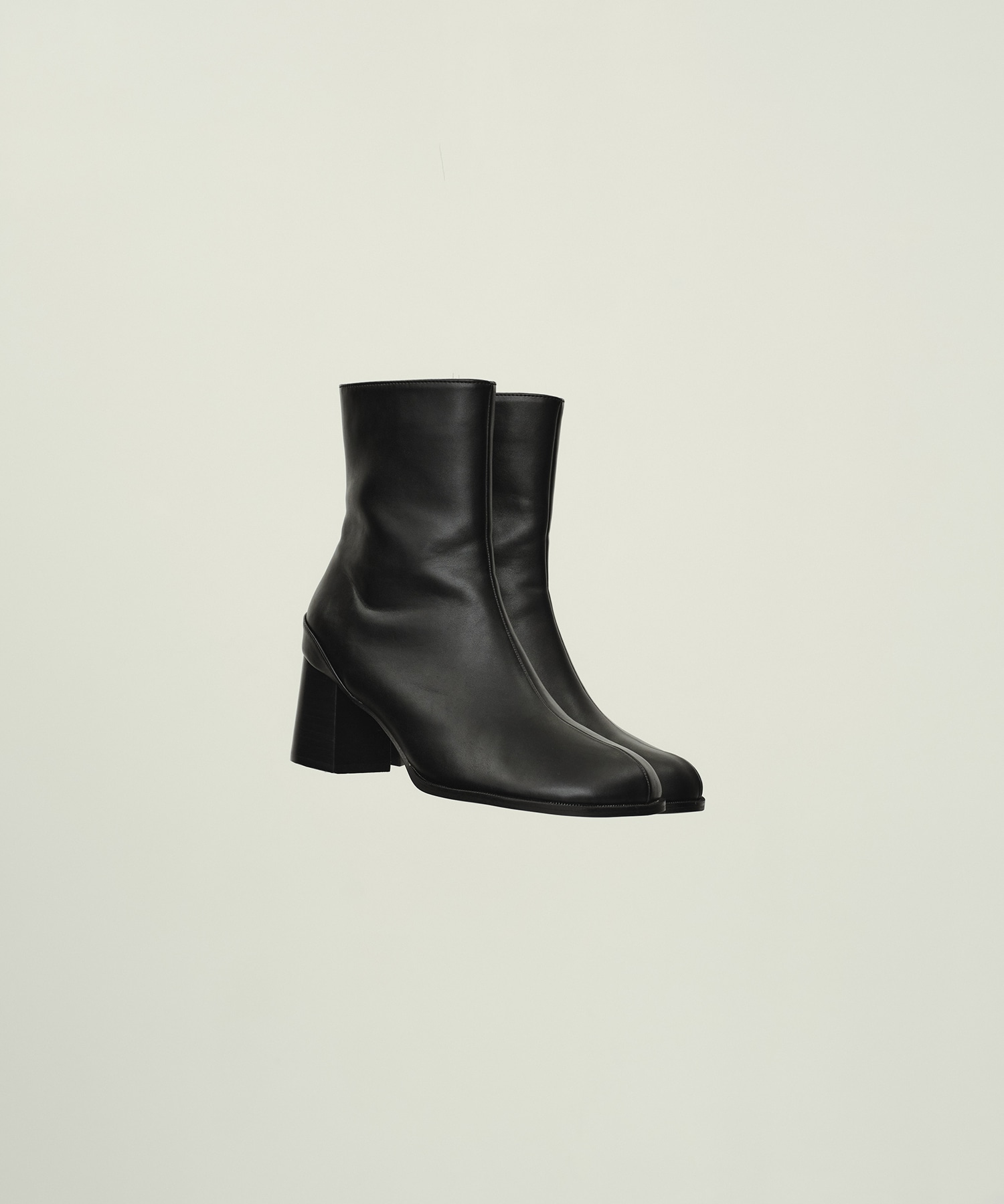 Round Toe Boots